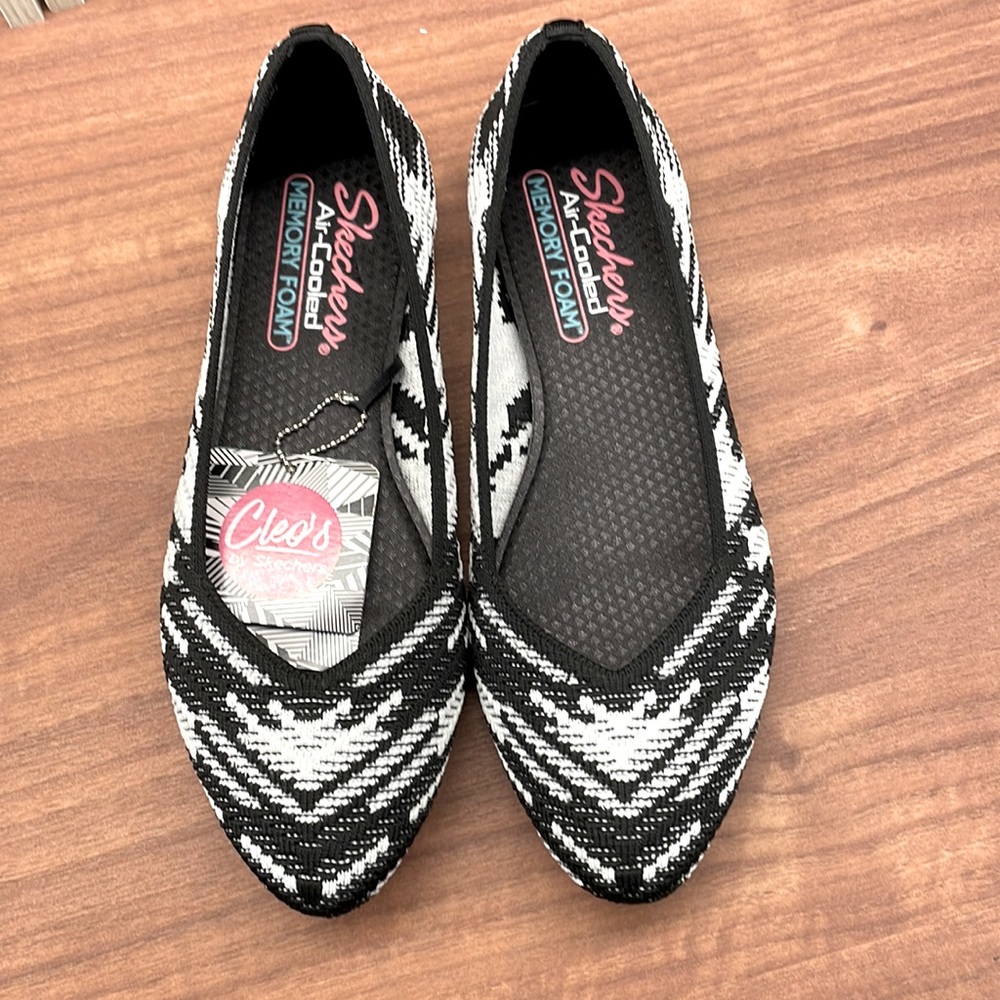 Skechers air cooled memory foam washable flats.  Brand new. Size 7.